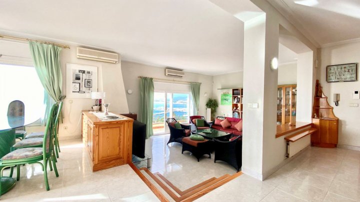Luxusvilla mit spektakulärem Meerblick und Touristenlizenz in Roses (Costa Brava)