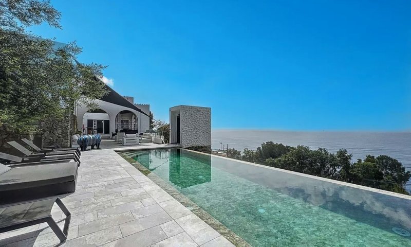 Propriété de luxe méditerranéenne avec vue imprenable sur la mer à vendre