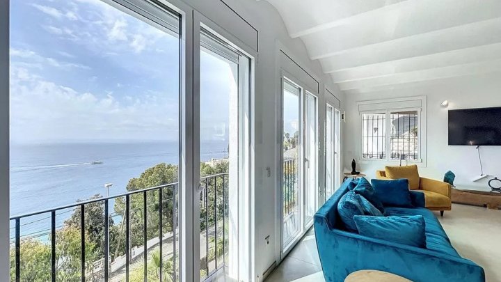 Propriété de luxe méditerranéenne avec vue imprenable sur la mer à vendre