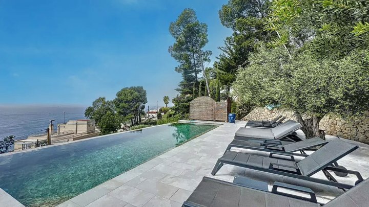 Propriété de luxe méditerranéenne avec vue imprenable sur la mer à vendre