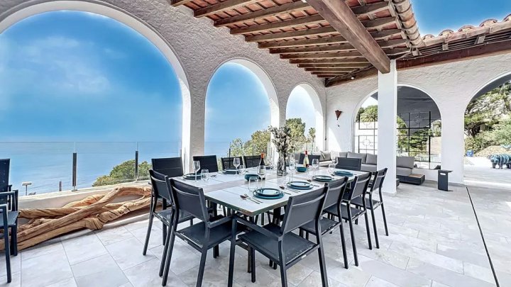 Propriété de luxe méditerranéenne avec vue imprenable sur la mer à vendre