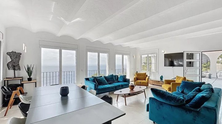 Propriété de luxe méditerranéenne avec vue imprenable sur la mer à vendre