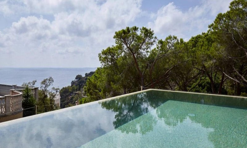 Maison neuve moderne avec piscine dans un emplacement privilégié à Lloret de Mar – Costa Brava