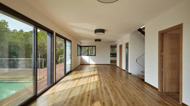 Maison neuve moderne avec piscine dans un emplacement privilégié à Lloret de Mar – Costa Brava