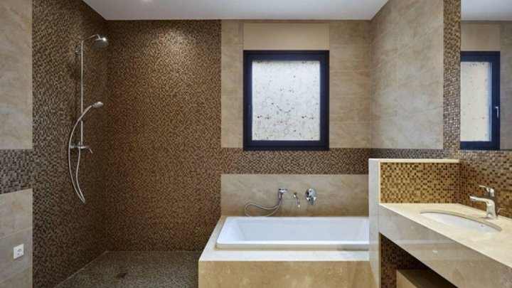 Maison neuve moderne avec piscine dans un emplacement privilégié à Lloret de Mar – Costa Brava