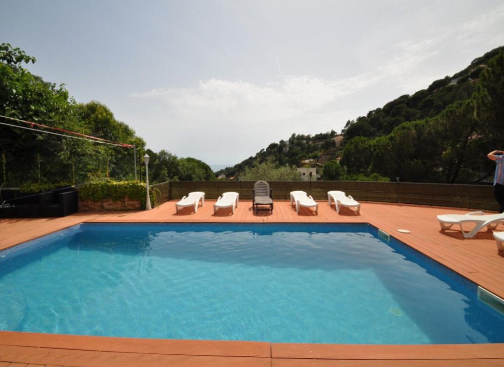 Exklusive Villa mit Meerblick und Ferienlizenz in Serra Brava