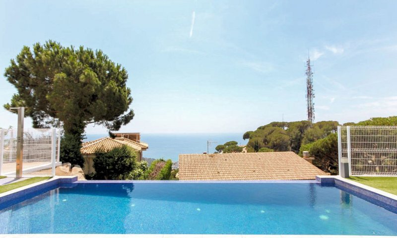 Villa de luxe avec vue sur la mer et la montagne – design moderne & qualité supérieure