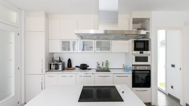 Villa de luxe avec vue sur la mer et la montagne – design moderne & qualité supérieure