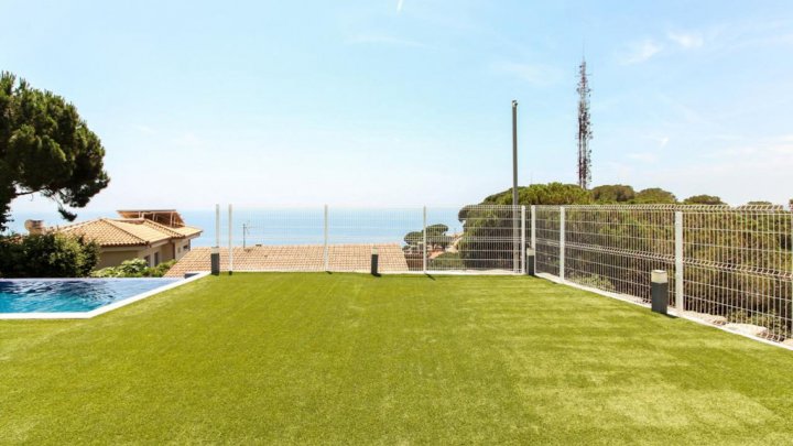 Villa de luxe avec vue sur la mer et la montagne – design moderne & qualité supérieure