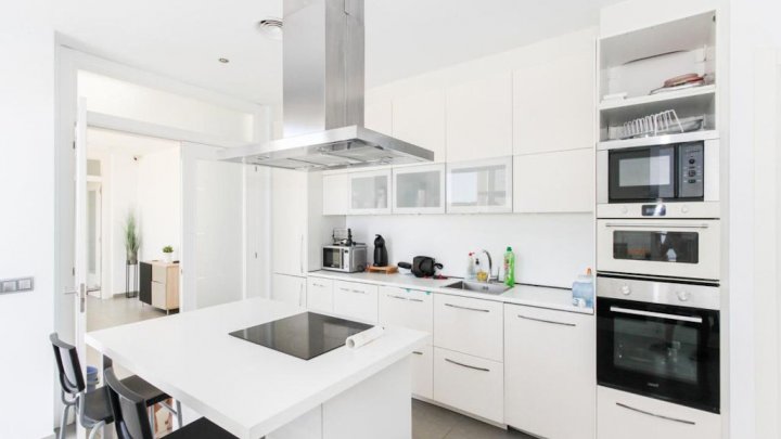 Villa de luxe avec vue sur la mer et la montagne – design moderne & qualité supérieure