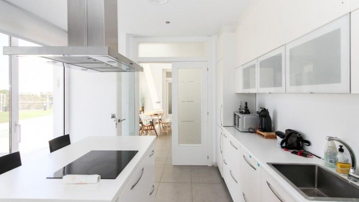 Villa de luxe avec vue sur la mer et la montagne – design moderne & qualité supérieure