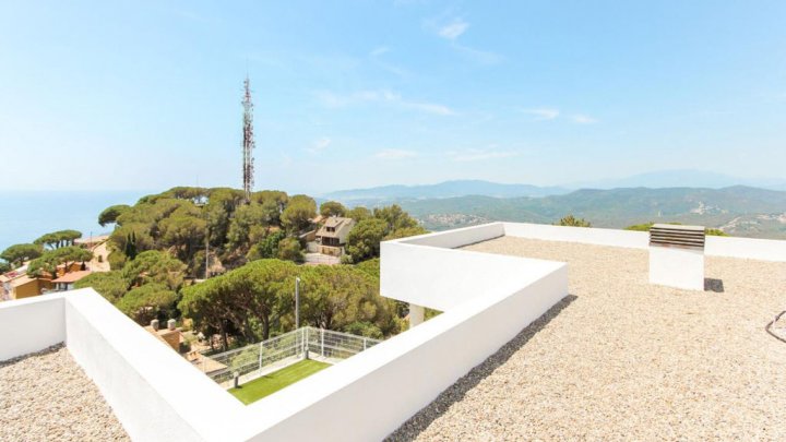 Villa de luxe avec vue sur la mer et la montagne – design moderne & qualité supérieure