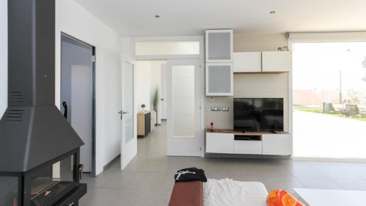 Villa de luxe avec vue sur la mer et la montagne – design moderne & qualité supérieure