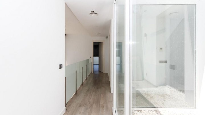Villa de luxe avec vue sur la mer et la montagne – design moderne & qualité supérieure