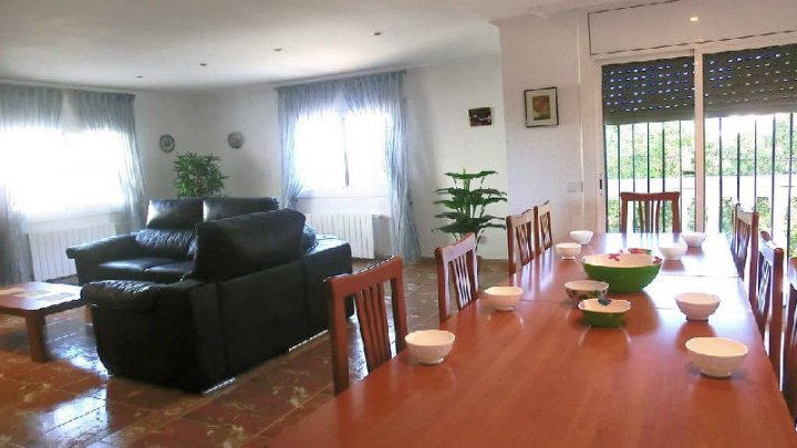 Amplia casa familiar con vistas a la montaña, piscina y ubicación privilegiada en Serra Brava – Lloret de Mar