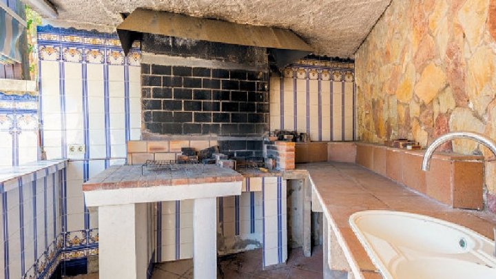 Amplia casa familiar con vistas a la montaña, piscina y ubicación privilegiada en Serra Brava – Lloret de Mar