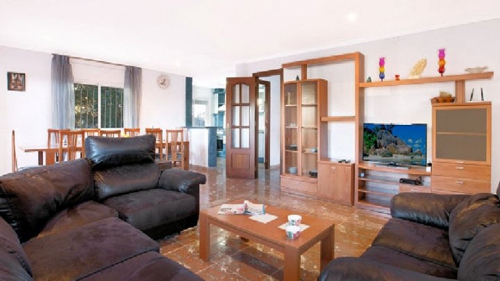 Amplia casa familiar con vistas a la montaña, piscina y ubicación privilegiada en Serra Brava – Lloret de Mar