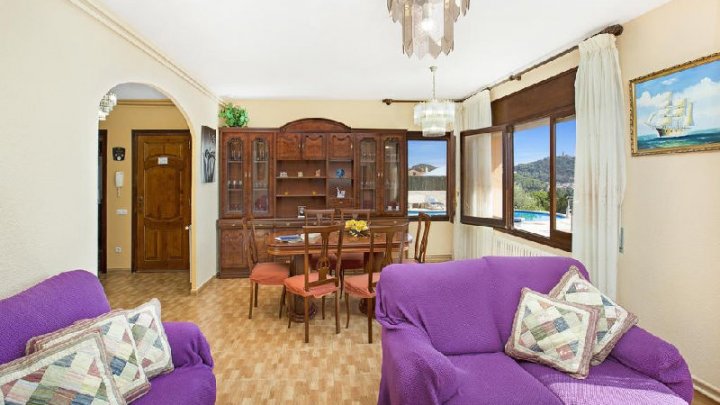  Casa de Vacaciones en Blanes, España: Amplia Propiedad con Piscina Privada y Vistas al Mar Impresionantes en Venta