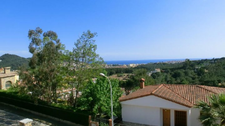  Casa de Vacaciones en Blanes, España: Amplia Propiedad con Piscina Privada y Vistas al Mar Impresionantes en Venta