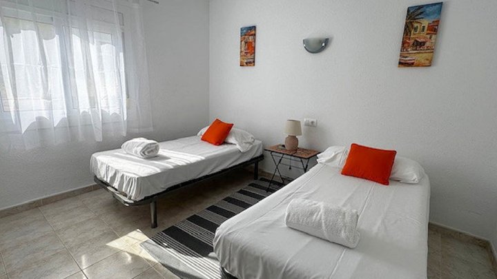Traumhafte Ferienvilla in L’Escala – Zwei Wohneinheiten, Pool, Jacuzzi & Meerblick