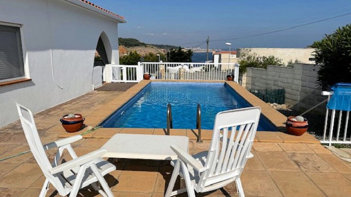 Traumhafte Ferienvilla in L’Escala – Zwei Wohneinheiten, Pool, Jacuzzi & Meerblick