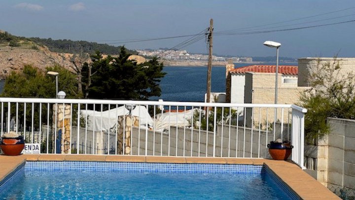 Traumhafte Ferienvilla in L’Escala – Zwei Wohneinheiten, Pool, Jacuzzi & Meerblick