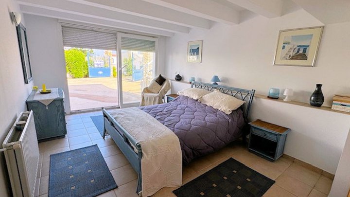 Traumhafte Ferienvilla in L’Escala – Zwei Wohneinheiten, Pool, Jacuzzi & Meerblick