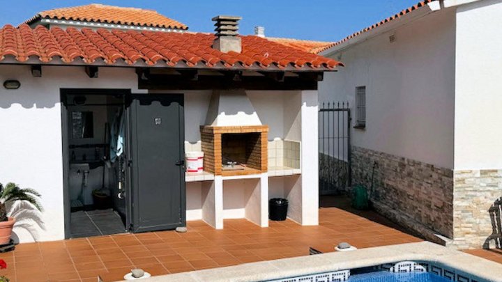 Traumhafte Ferienvilla in L’Escala – Zwei Wohneinheiten, Pool, Jacuzzi & Meerblick