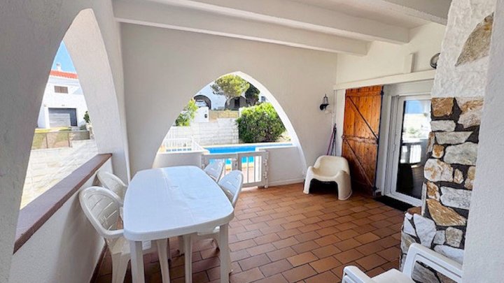 Traumhafte Ferienvilla in L’Escala – Zwei Wohneinheiten, Pool, Jacuzzi & Meerblick