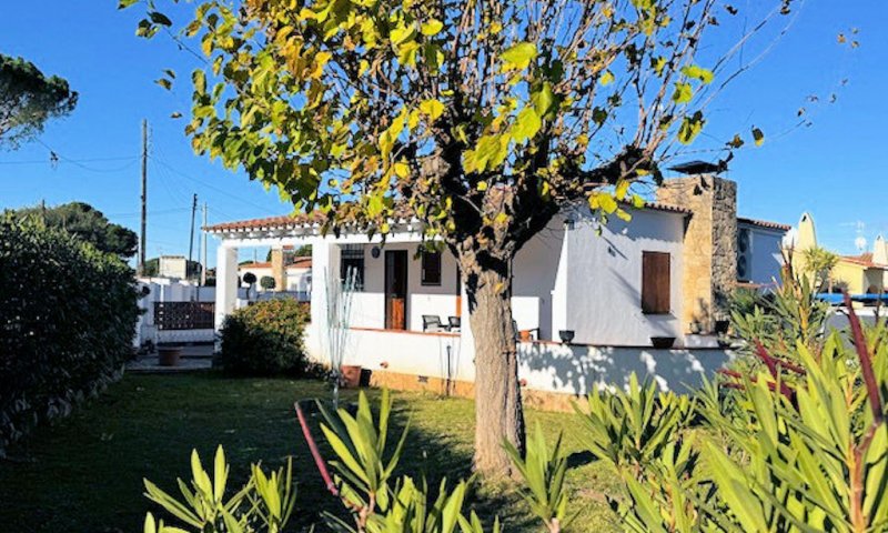 Einfamilienhaus mit privatem Pool in l’Escala an der Costa Brava in Spanien 