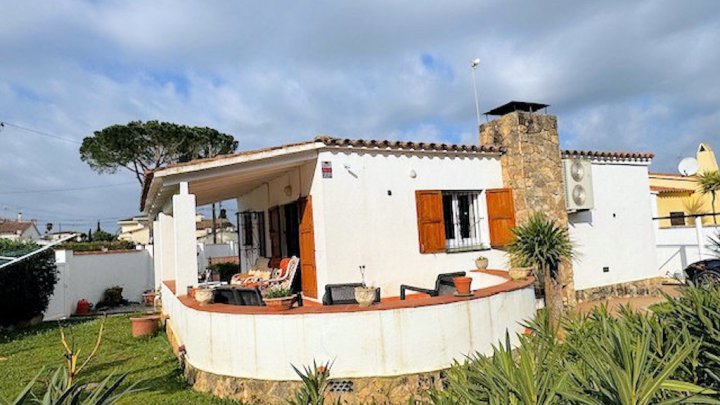 Einfamilienhaus mit privatem Pool in l’Escala an der Costa Brava in Spanien 