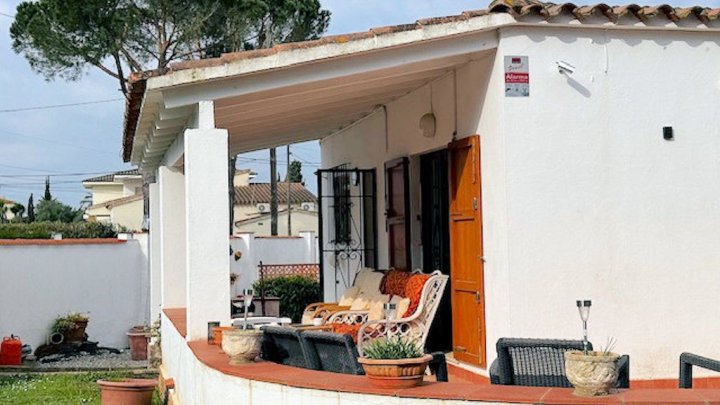 Einfamilienhaus mit privatem Pool in l’Escala an der Costa Brava in Spanien 