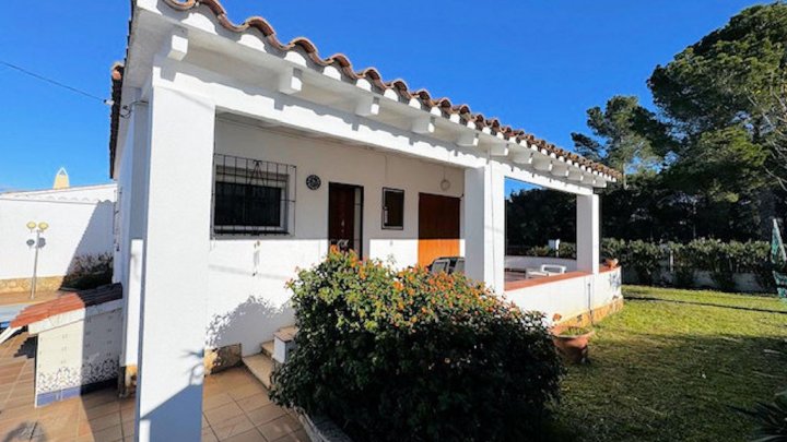 Einfamilienhaus mit privatem Pool in l’Escala an der Costa Brava in Spanien 