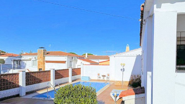 Einfamilienhaus mit privatem Pool in l’Escala an der Costa Brava in Spanien 