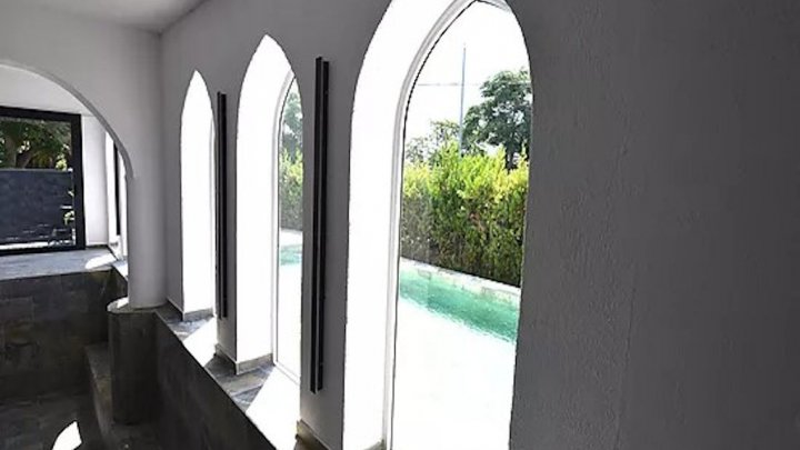 Luxusvilla mit Touristenlizenz in Toplage von Empuriabrava 