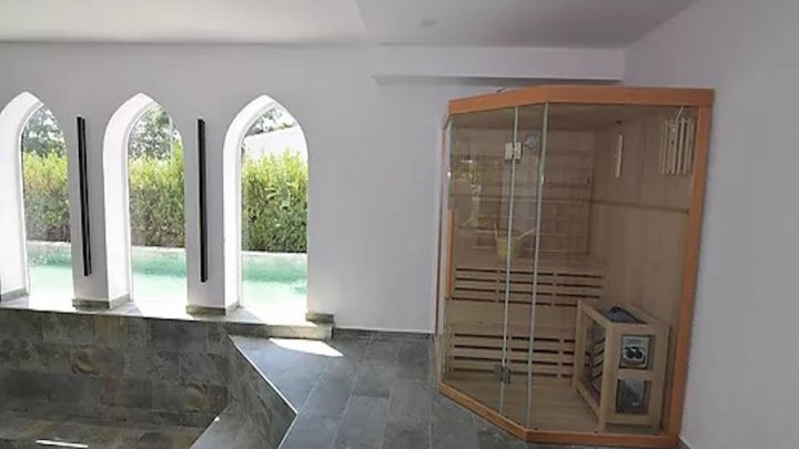 Luxusvilla mit Touristenlizenz in Toplage von Empuriabrava 