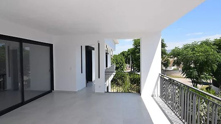 Luxusvilla mit Touristenlizenz in Toplage von Empuriabrava 
