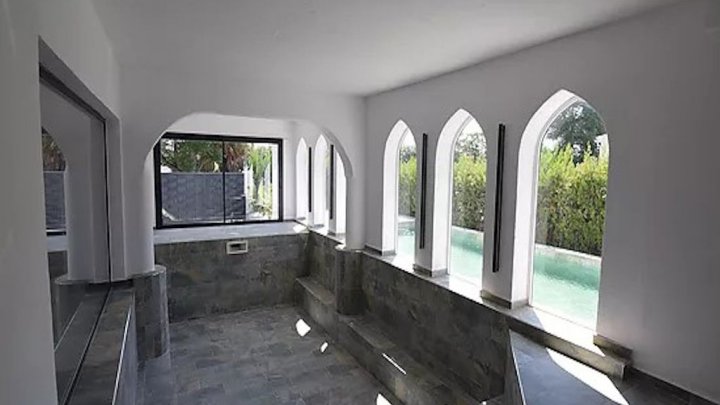 Luxusvilla mit Touristenlizenz in Toplage von Empuriabrava 