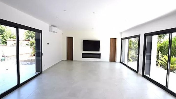 Luxusvilla mit Touristenlizenz in Toplage von Empuriabrava 