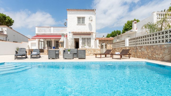 Espagne Empuriabrava villa de 4 chambres avec piscine privée à vendre