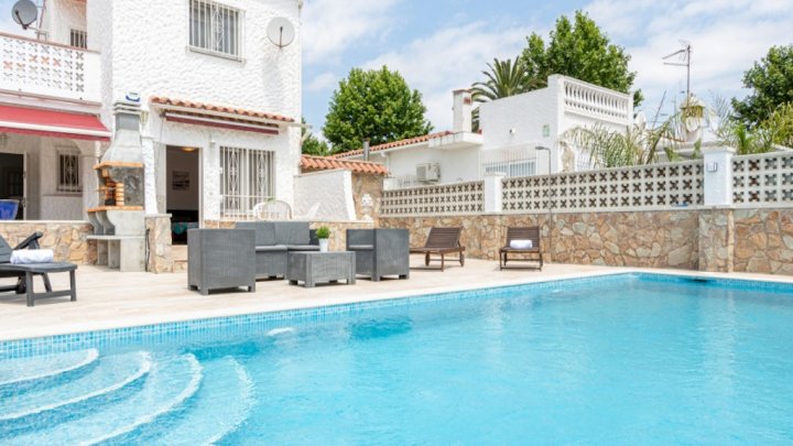 Espagne Empuriabrava villa de 4 chambres avec piscine privée à vendre