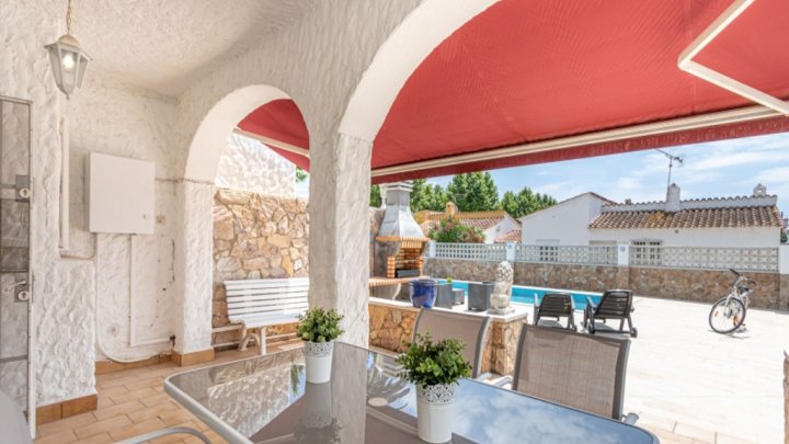 Espagne Empuriabrava villa de 4 chambres avec piscine privée à vendre