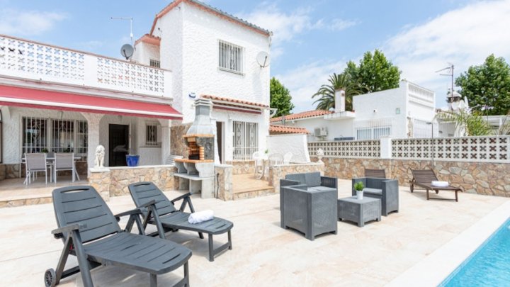 Espagne Empuriabrava villa de 4 chambres avec piscine privée à vendre
