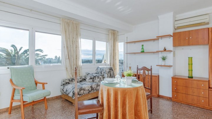 Sea view apartment for sale in Spain on the Costa Brava in the resort of Roses