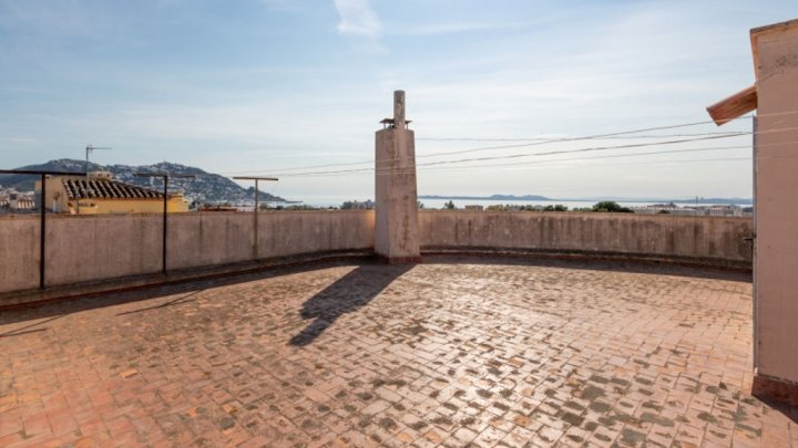Sea view apartment for sale in Spain on the Costa Brava in the resort of Roses