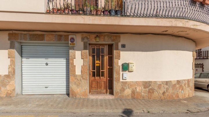 Sea view apartment for sale in Spain on the Costa Brava in the resort of Roses