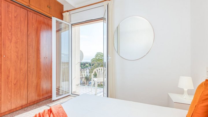 Sea view apartment for sale in Spain on the Costa Brava in the resort of Roses