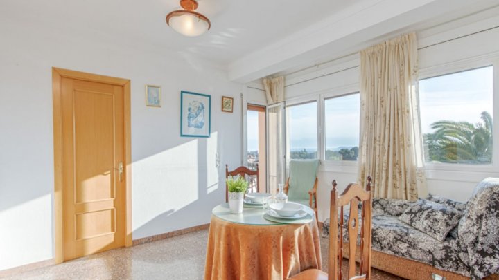 Sea view apartment for sale in Spain on the Costa Brava in the resort of Roses