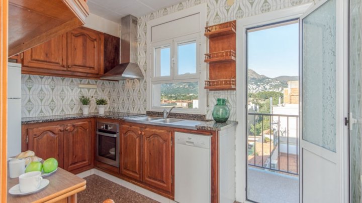 Sea view apartment for sale in Spain on the Costa Brava in the resort of Roses