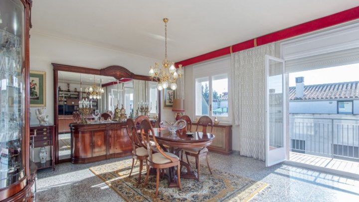 Edificio de apartamentos en venta en Figueres, Cataluña